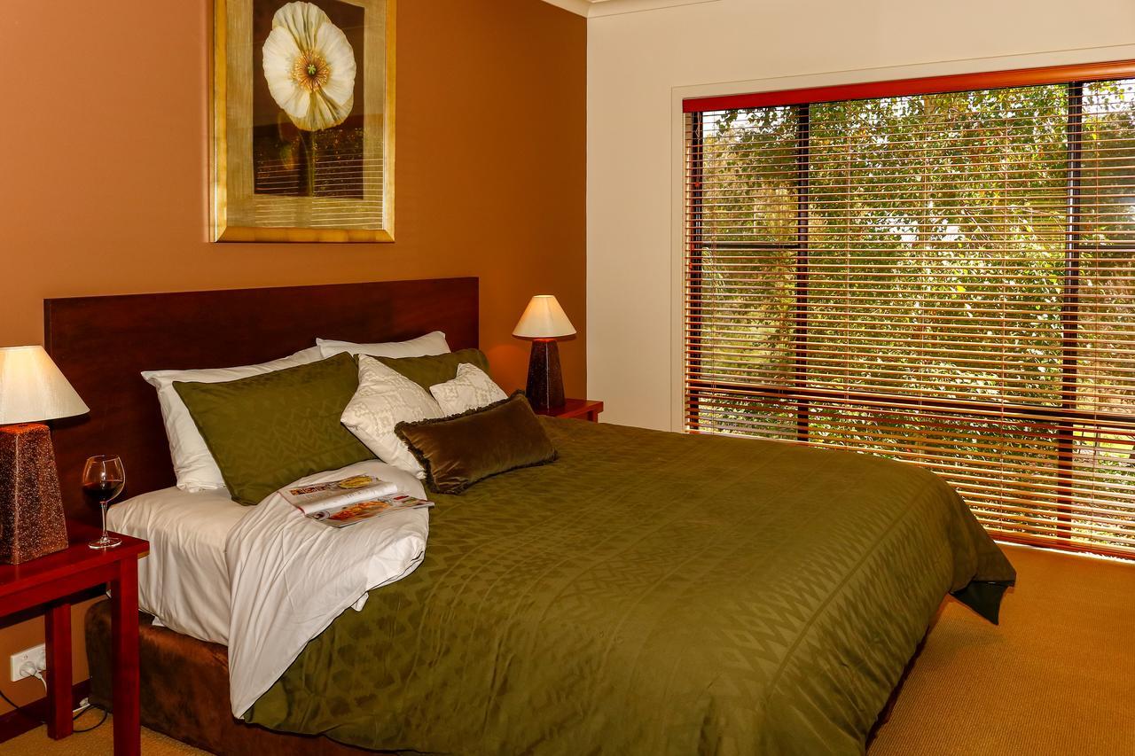 Rainbow Trail Chalets Пембертън Екстериор снимка