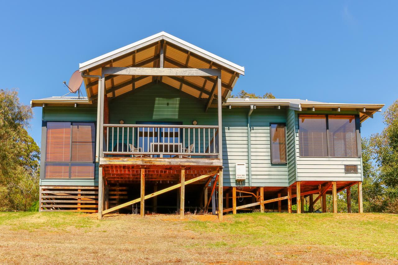 Rainbow Trail Chalets Пембертън Екстериор снимка