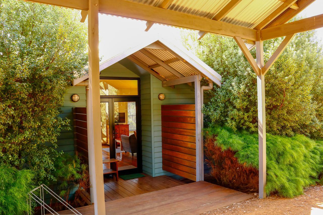 Rainbow Trail Chalets Пембертън Екстериор снимка